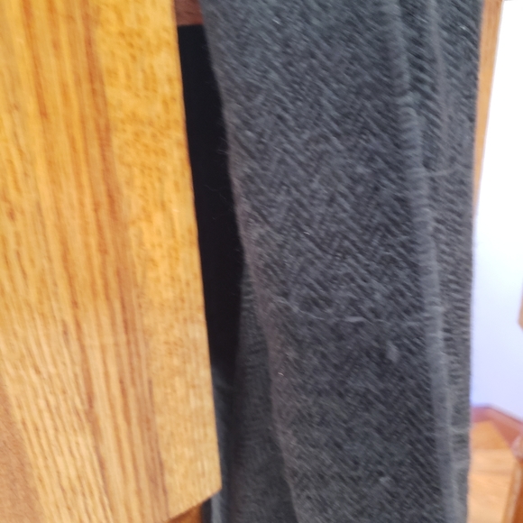 Old Navy Grey Scarf with Stripe Detail - Picture 5 of 6